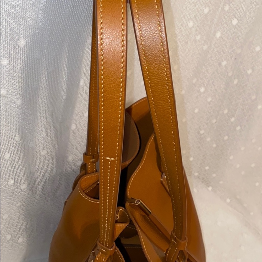 🆕 CHLOÉ Vick Caramel Leather Tote - Picture 9 of 16